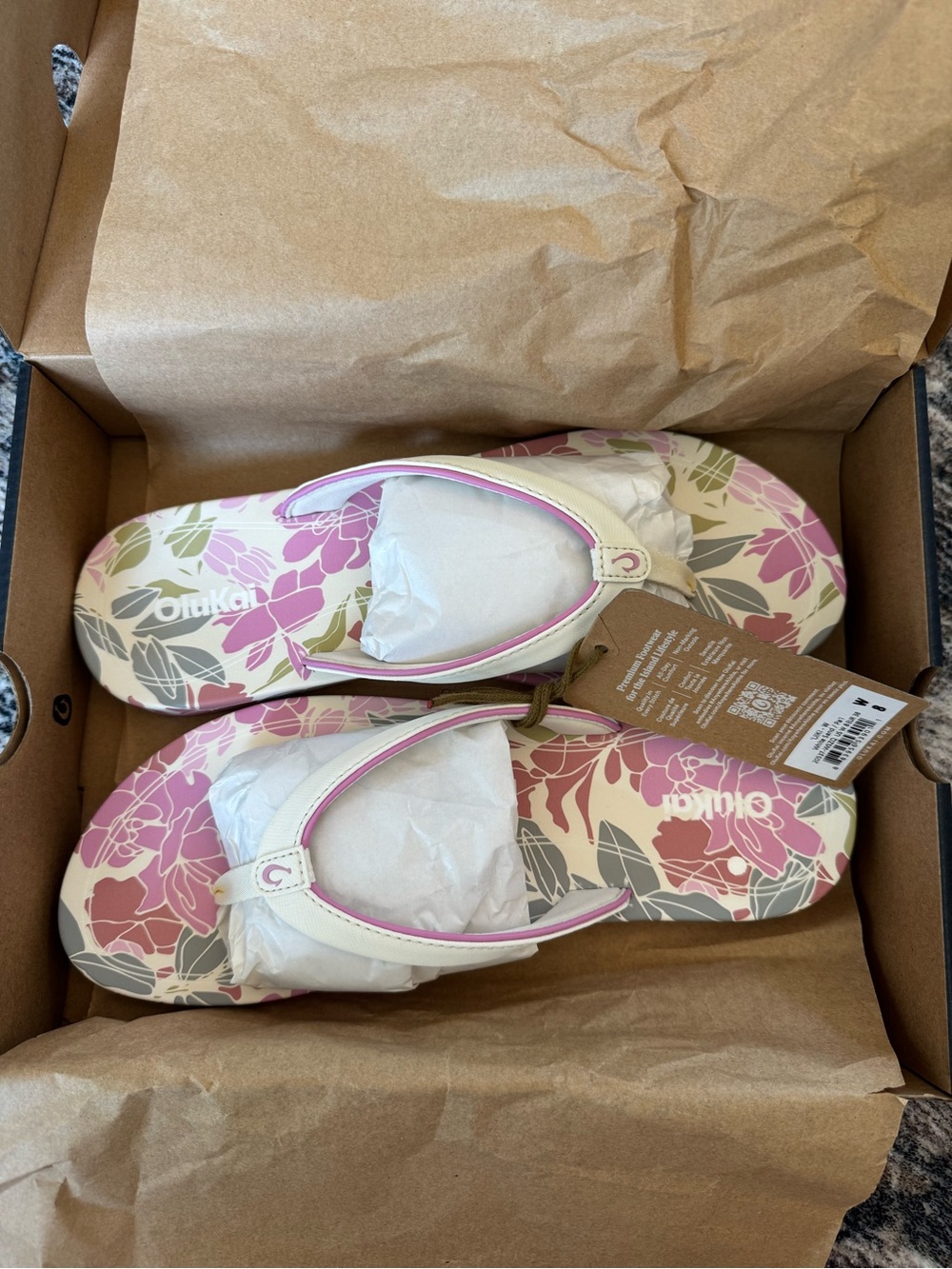 NWT OluKai Floral Sandal! Ships in Box!
